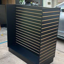 Slat Wall Gondola Displays