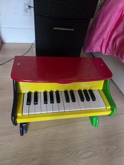 Melissa and Doug learn to play piano
