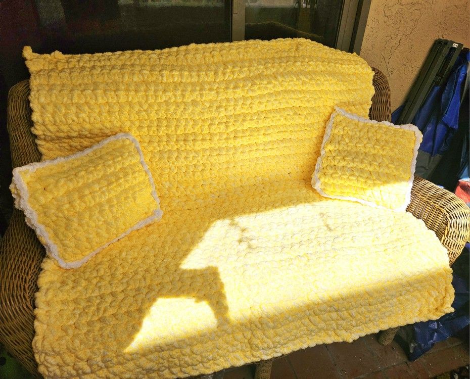 Crochet Yellow Blanket With Pillows
