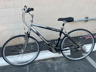 aluminium bike everything works good tires size 28 fast bike