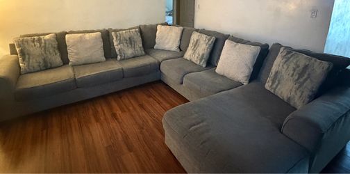 Large Gray Sectional Sofa with Chaise – Good Condition – Must Go