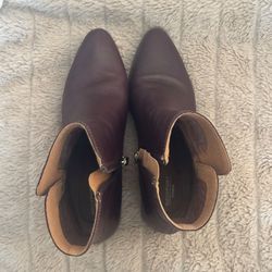 Rockport size 10 with 1.75 in heel