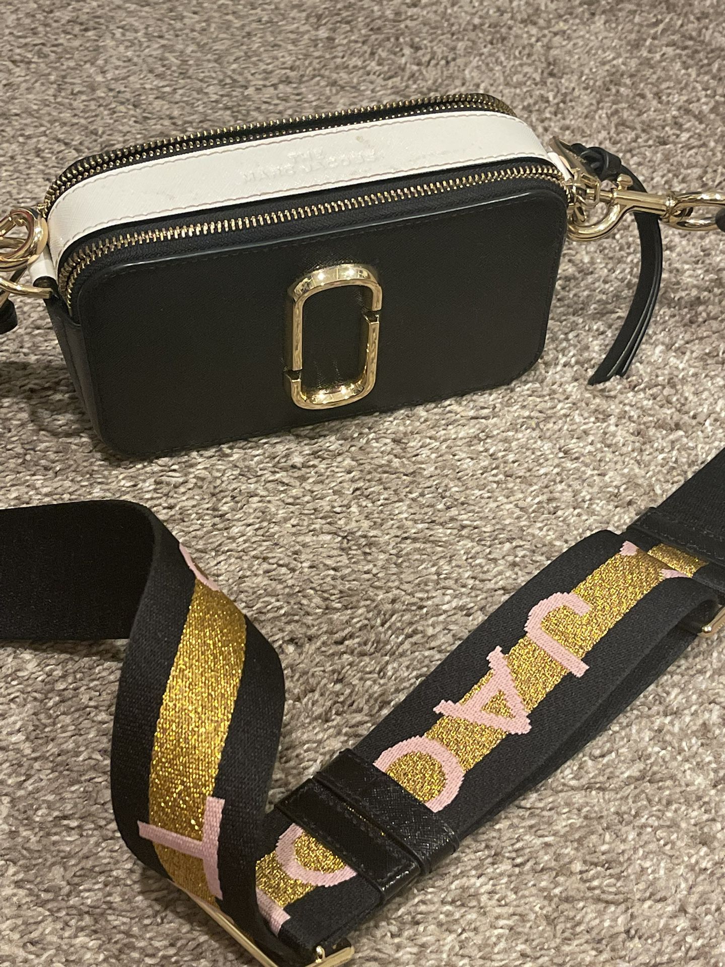 Authentic Marc Jacobs Snapshot Crossbody for Sale in Gresham, OR - OfferUp