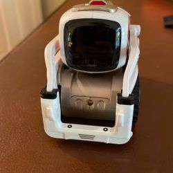 Anki Cozmo Robot 