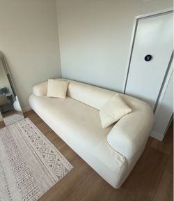 Modern Curved Chenille Sofa – Cream White – 90.5” – Like New
