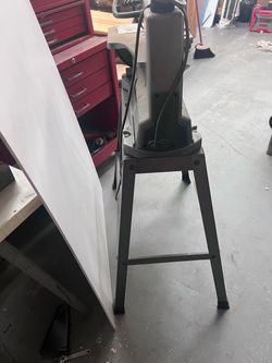 Hitachi CW 40 scroll saw with stand