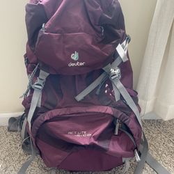 Deuter Women’s Aircontact 45+10 SL pack