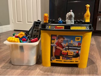 Mega Bloks CAT Workbench + Large Variety Block Bundle