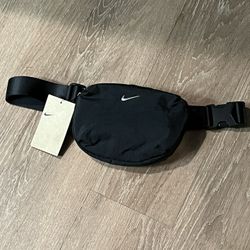 NIKE - AURA (CROSSBODY BAG).   !!NEW!!