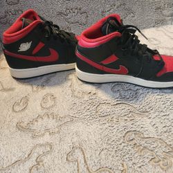 Big Kids' Air Jordan Retro 1 Mid Casual Shoes /Size 7Y/ 77075