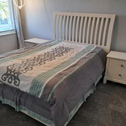 Queen Size Bed And Side Tables White