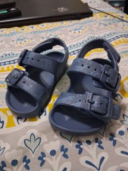 Kids Blue Rubber Sandals Size 5 p.5