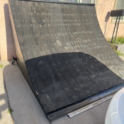 Quarter Pipe Ramp