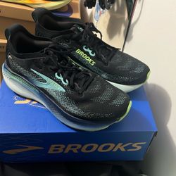 Brooks GTS 25 black/mint colorway