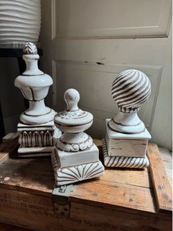 Ceramic Pottery Finial Decor Set.