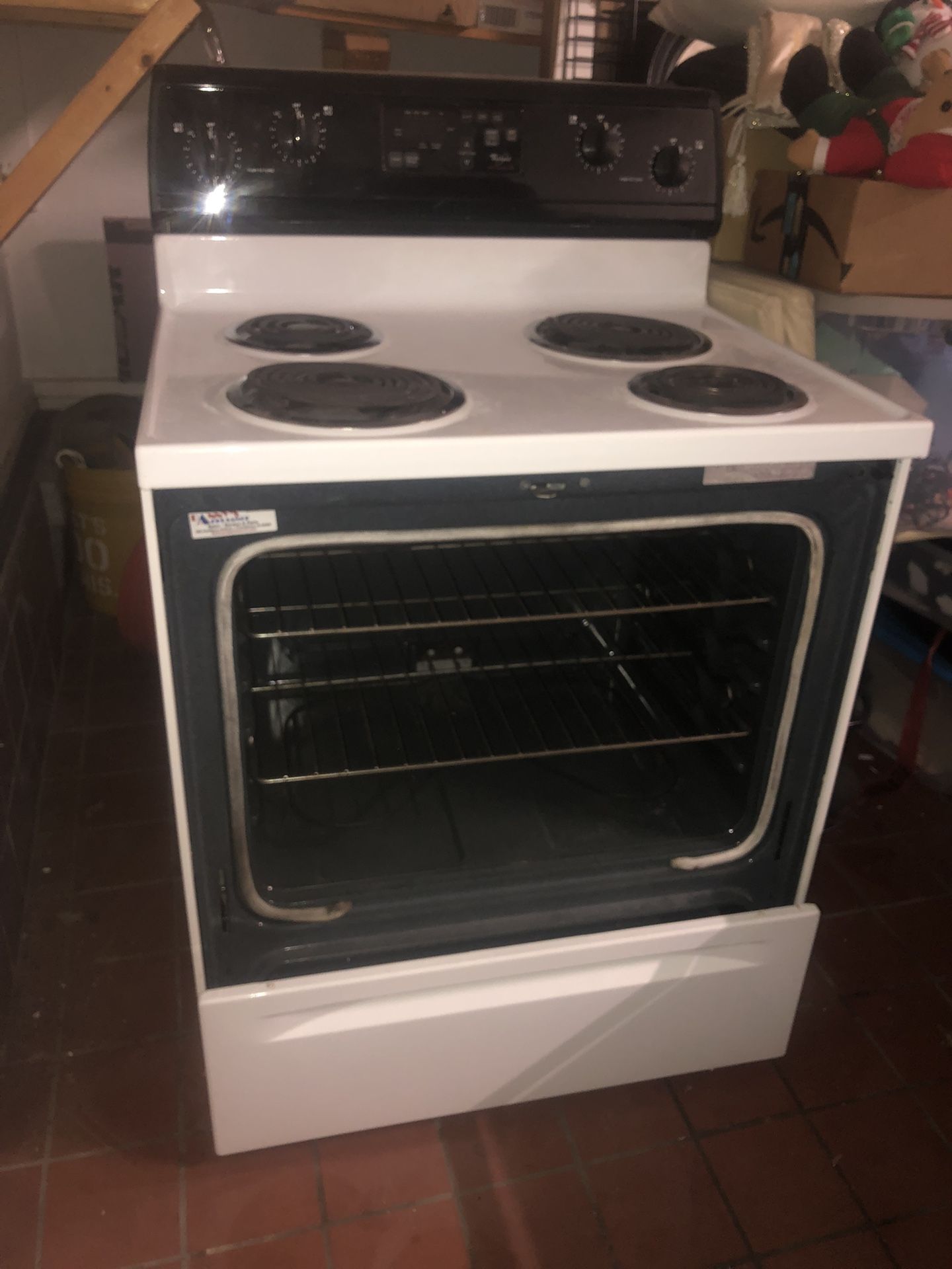 Electric stove ( Like NEW Used 3 Times) 
