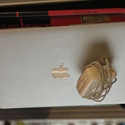 Apple MacBook Air 13" Early 2015 Intel i5 1.6GHz 4GB RAM 128GB SSD – Works Great