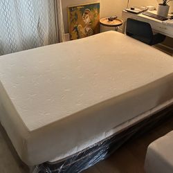 Queen Size Firm Memory Foam Mattress With Removable Cover