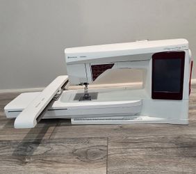 Husqvarna Viking Designer Ruby Deluxe