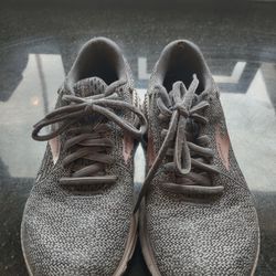 Brooks size deals 7