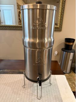 Water Filtration Stand