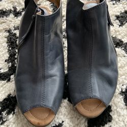 Earth heels solid shoes size 9D