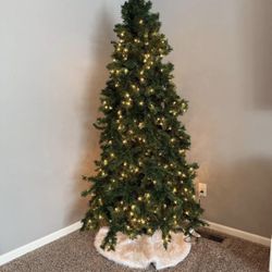 7.5 ft Pre-lit Christmas Tree