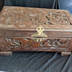 A SMALL CHINESE WOOD BOX