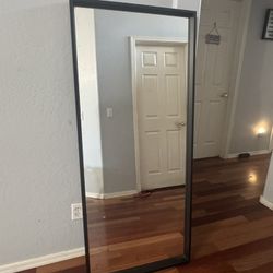 Large mirror for sale, like new (99.99% condition). Price: $50. Please message me if you’re interested.