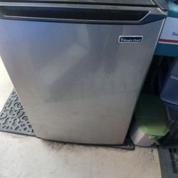 Magic Chef Refrigertor