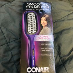 CONAIR Smooth & Straighten Ceramic Heated Hair Brush