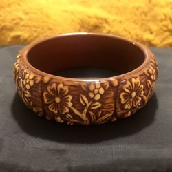 Vintage Flower Engraved Brown Plastic Bangle