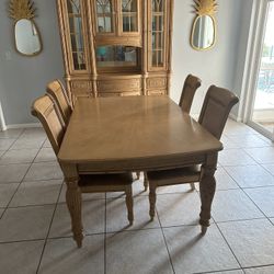 Dinning Room Table With Hutch And China Cabinet 