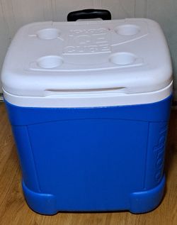 IGLOO ICE CUBE 60 QUART ROLLER COOLER"