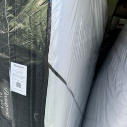 Beautyrest Black Queen 