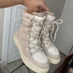 Snow Boots Size 9