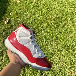 Air Jordan 11 Cherry