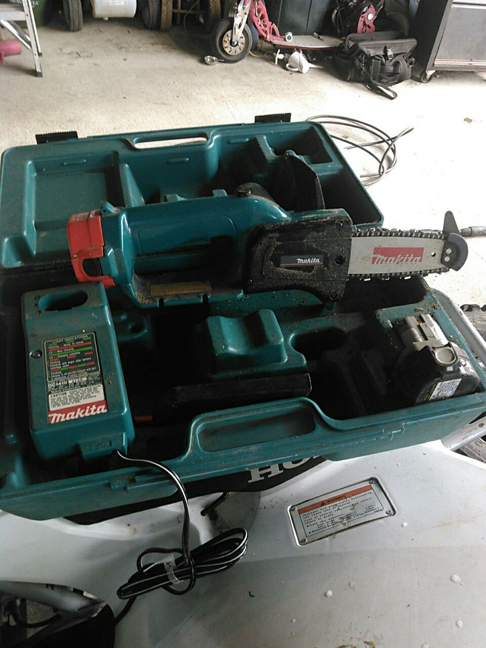 Makita battery powered chainsaw