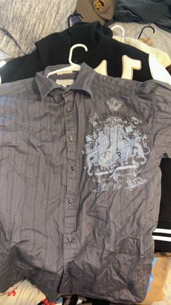 Graphic button up