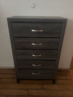living spaces weathered grey 5 Drawers