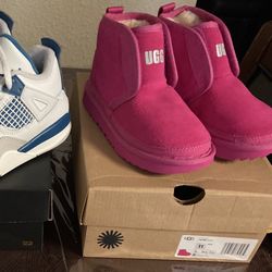 girls pink uggs .