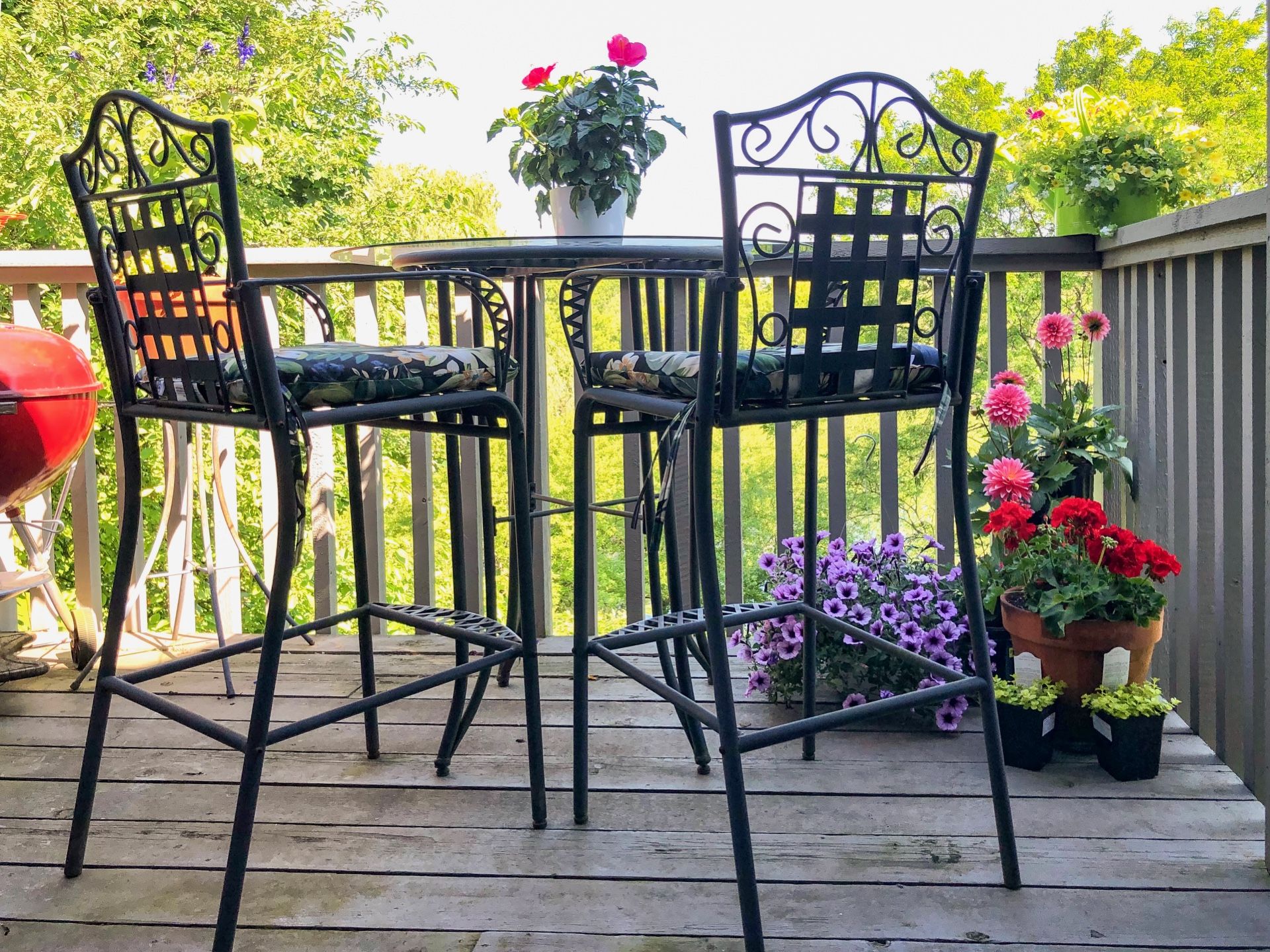 Hi-top Patio Table w 2 Chairs