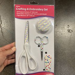 NWT Crafting & Embroidery Set