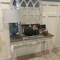 Farmhouse withwash entry table and mirror