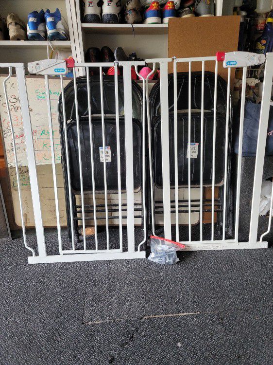 2 Baby Or Pet Safety Gates