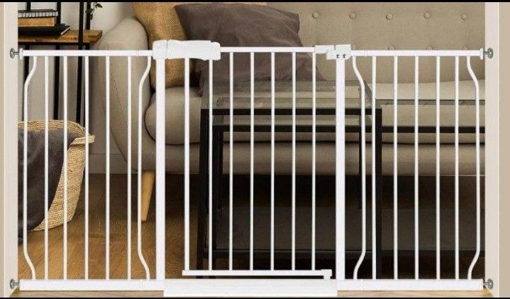 Safety gate extra wide, 57" wide. Pressure mounted gate