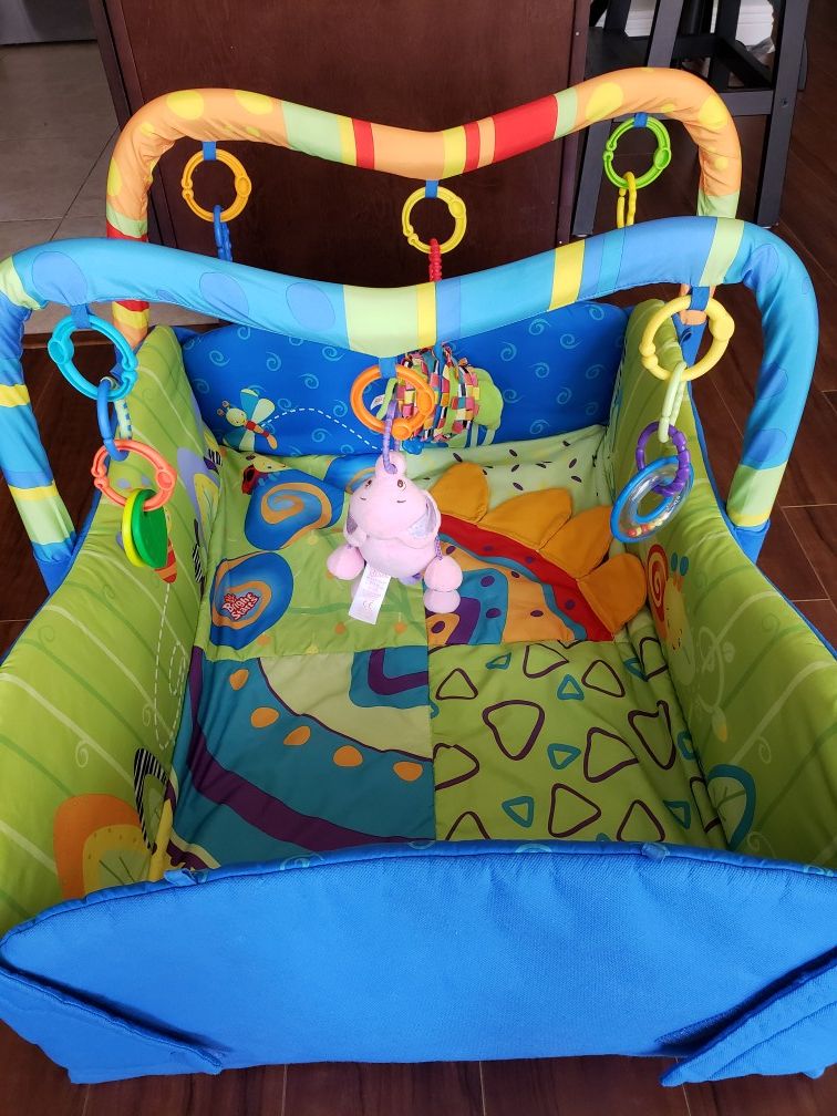 Baby activity gym
