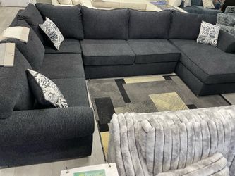 BLACK U-SHAPED SECTIONAL