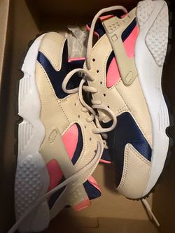 Women’s Nike Size 8