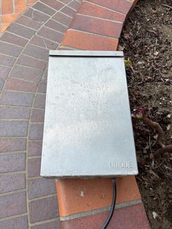 Yard lights low voltage transformer